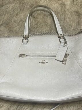 Coach White Leather Shoulder handbag with Silver Hardware